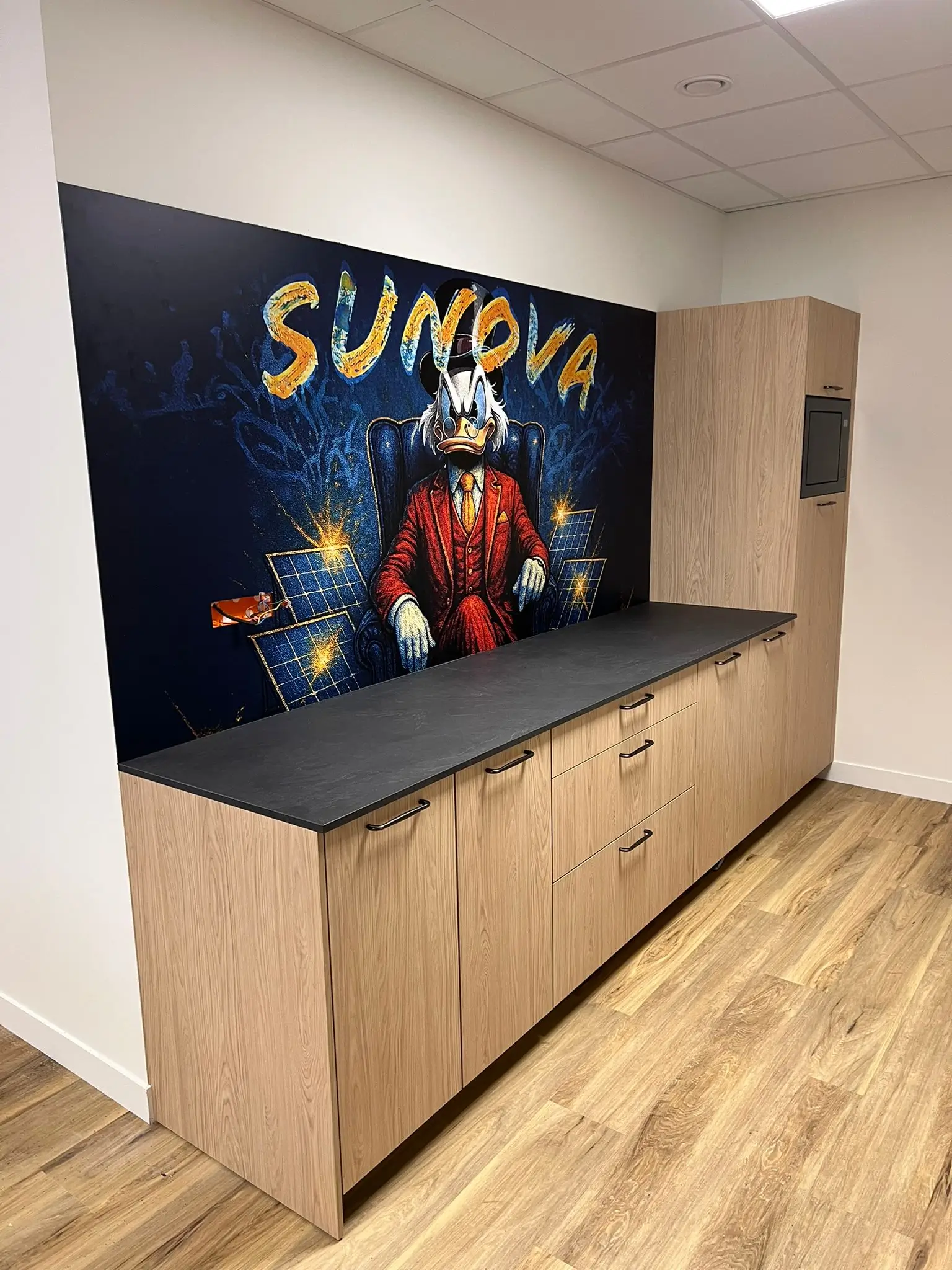 Habillage mural Sunova intégré à l’aménagement intérieur – ID Graphic