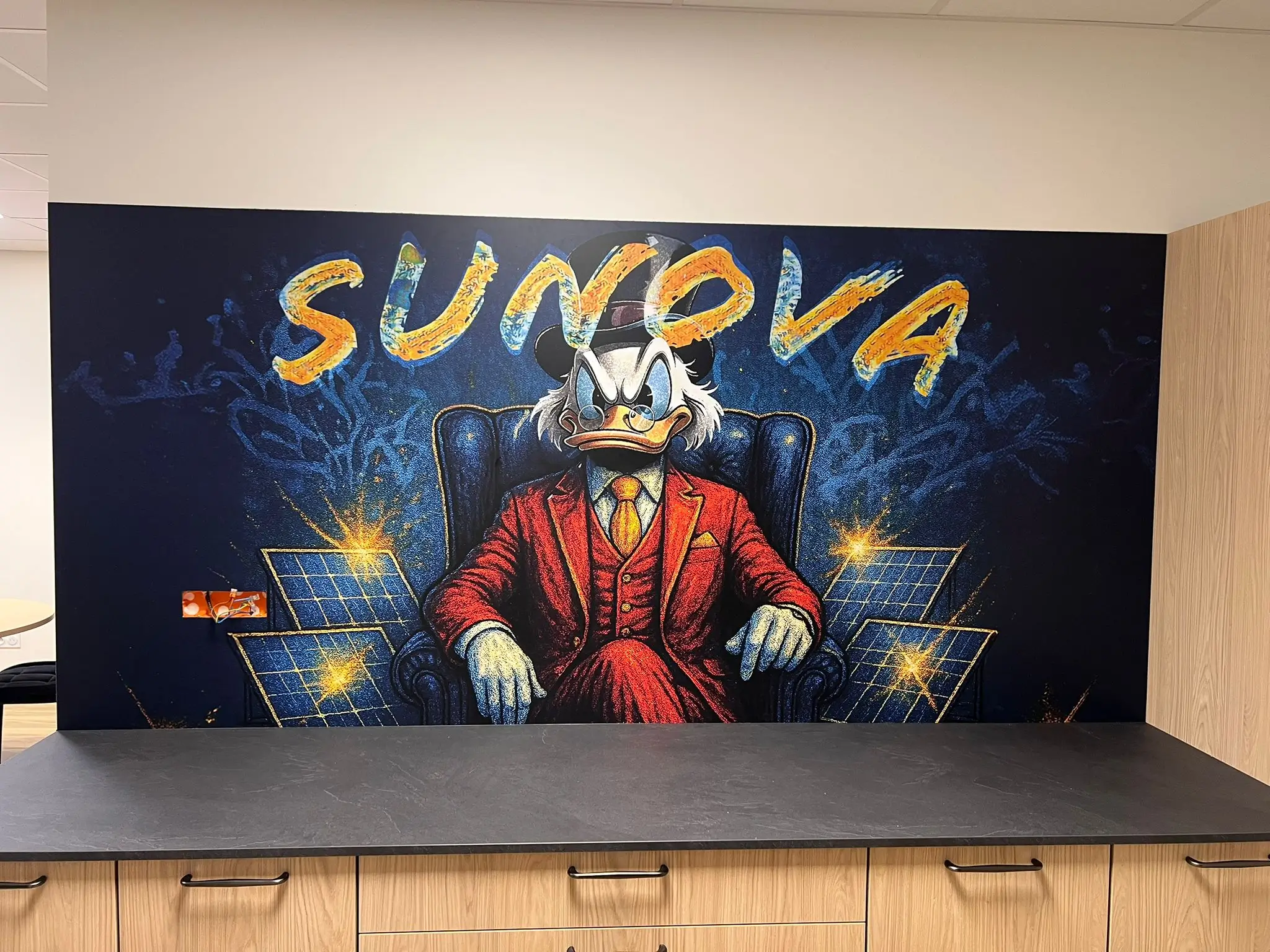 Zoom sur le visuel mural Sunova style street-art – ID Graphic